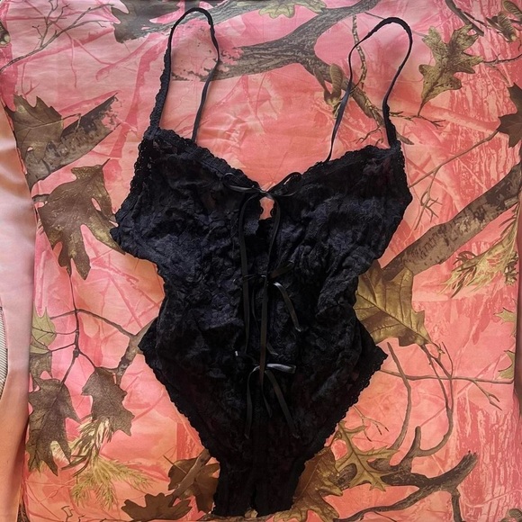 hanky panky after midnight black lace coquette bow bodysuit - Picture 7 of 8